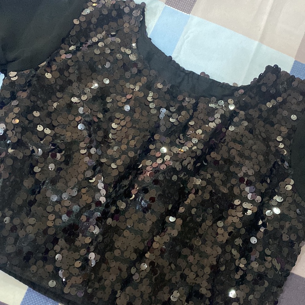 Shimmery georgette fabric lehenga with cut-dana work &crop top n V shaped stole - Picture 12 of 17